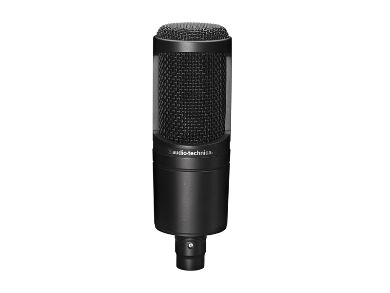 Audio-Technica AT2020 é um microfone condensador extremamente versátil, robusto e resistente, ideal para estúdio profissional ou home-studio.