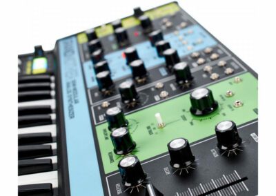 Grandmother is a semi-​modular analog synthesizer with a built-in arpeggiator, sequencer and spring reverb 32-Key Fatar