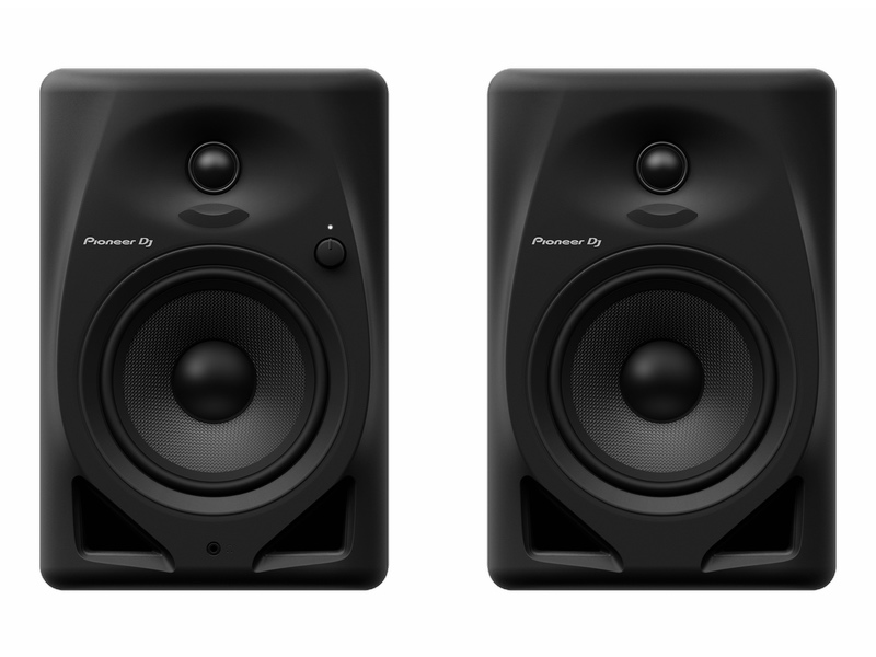 Pioneer DJ DM-50D speakers deliver balanced, punchy bass sound and they can pump out extra power thanks to the new Class D amplifier and 5-inch woofer