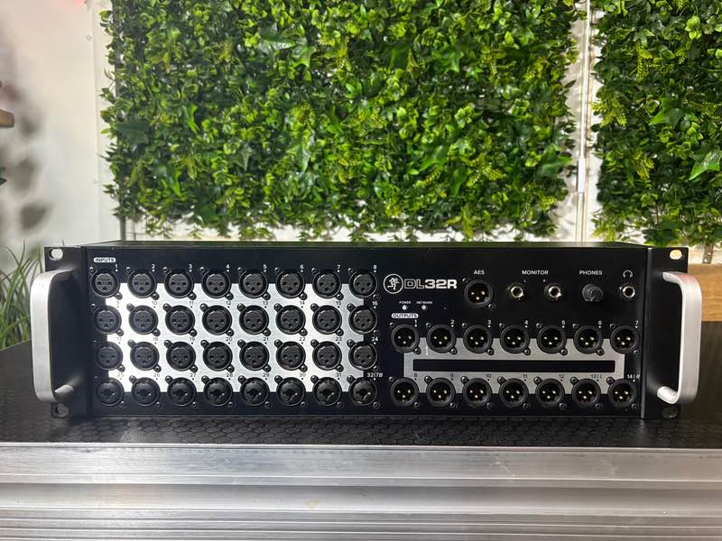 Mackie DL32R Usada